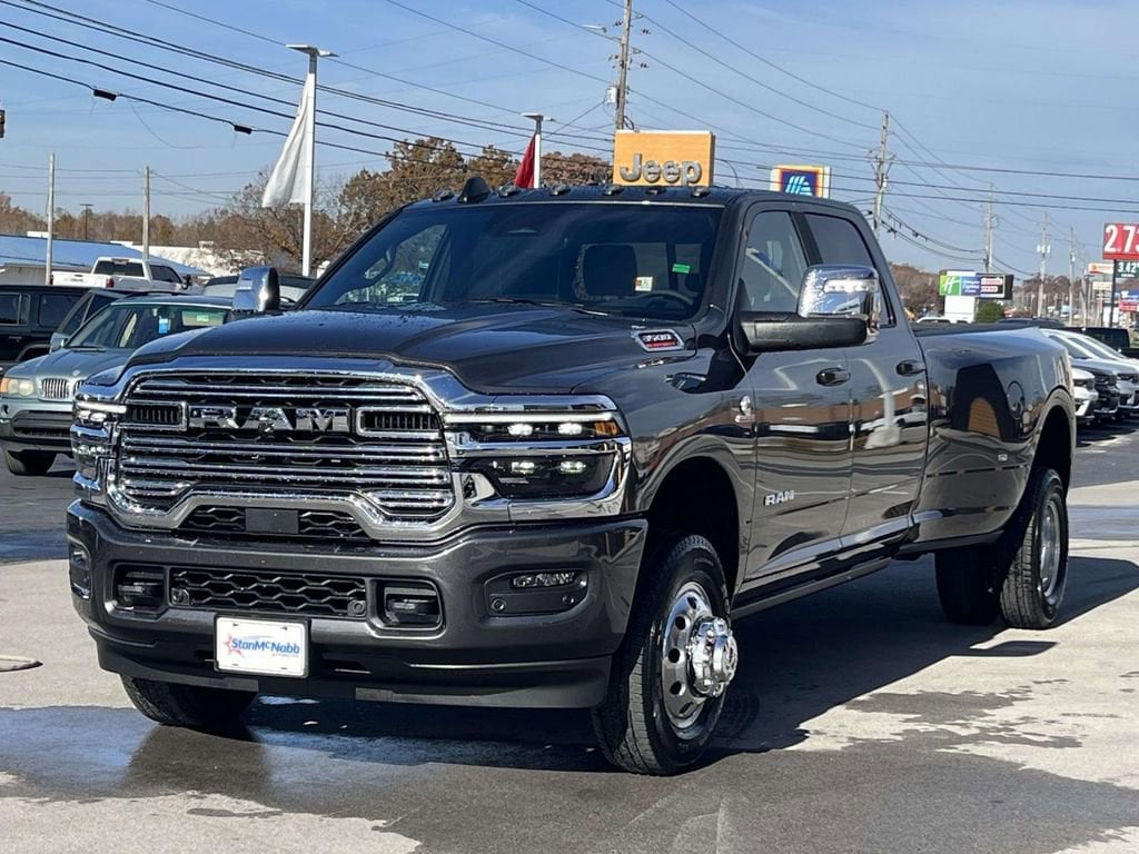 New 2026 Ram 3500 LARAMIE CREW CAB 4X4 8' BOX Pickup