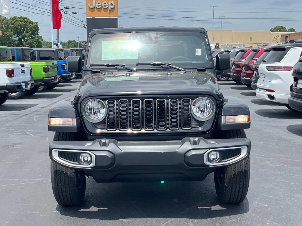 2025 Jeep Gladiator Sport S photo 2