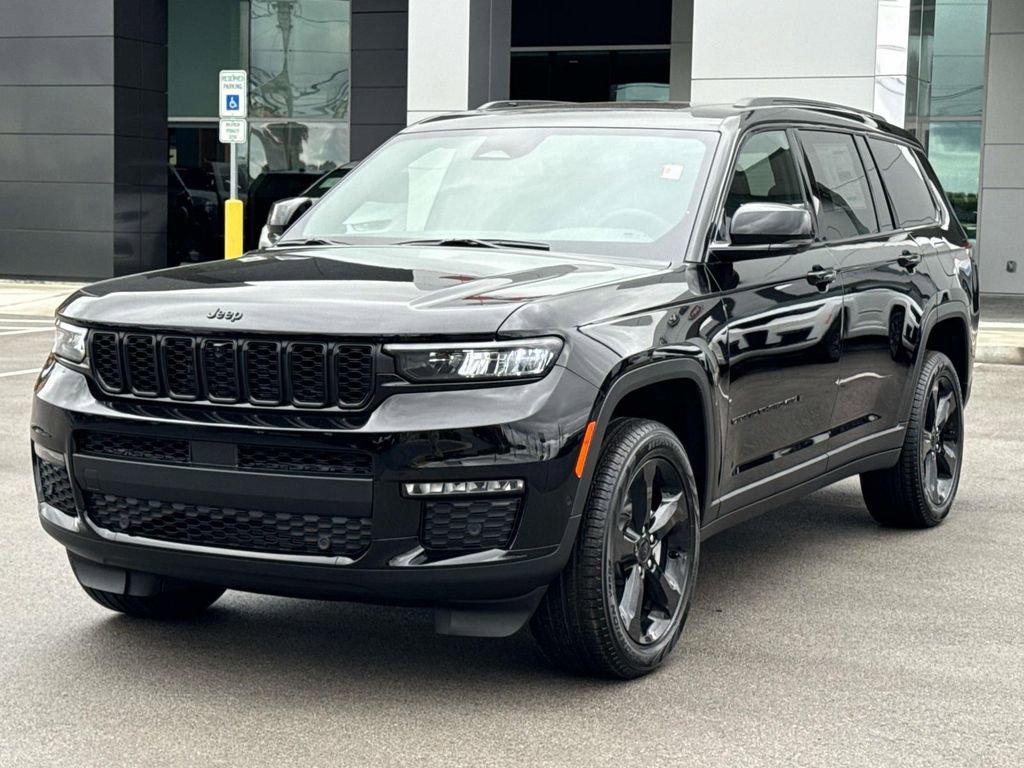 2025 Jeep Grand Cherokee Limited photo 3