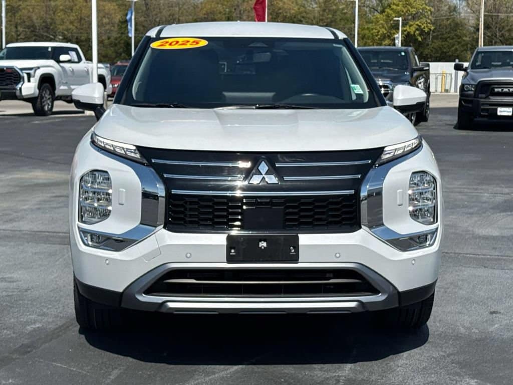 Used 2025 Mitsubishi Outlander SE SUV