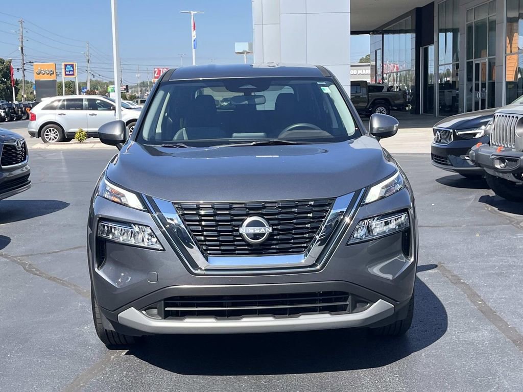 2023 Nissan Rogue SV photo 2