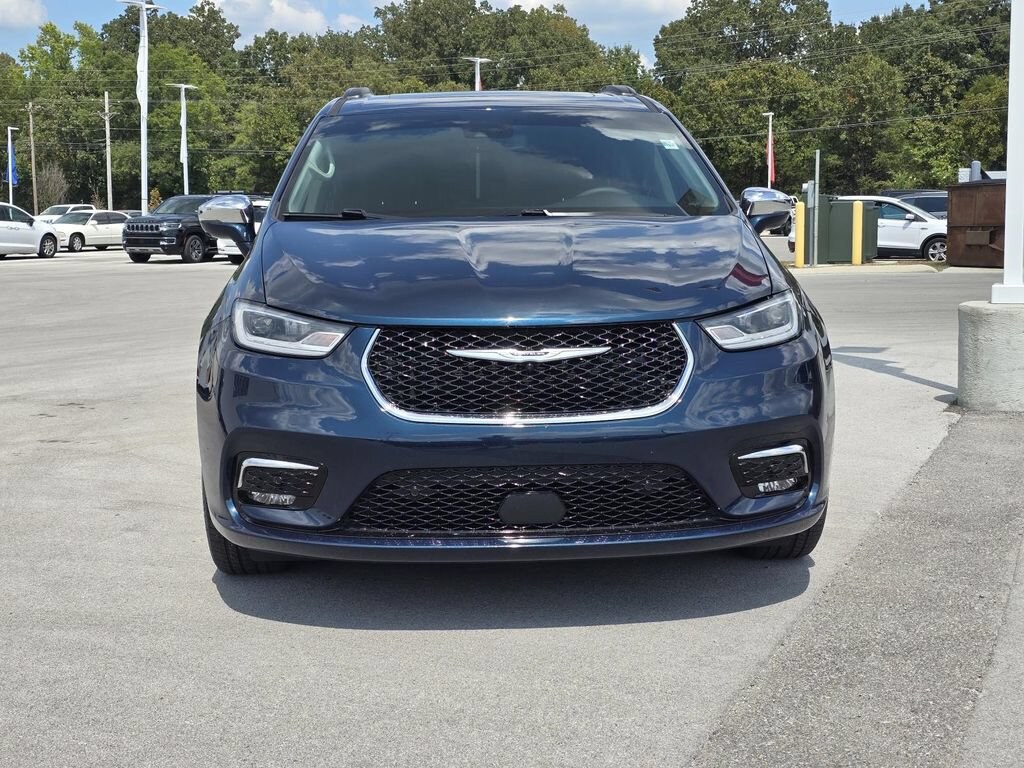 Used 2022 Chrysler Pacifica Limited Van Passenger Van