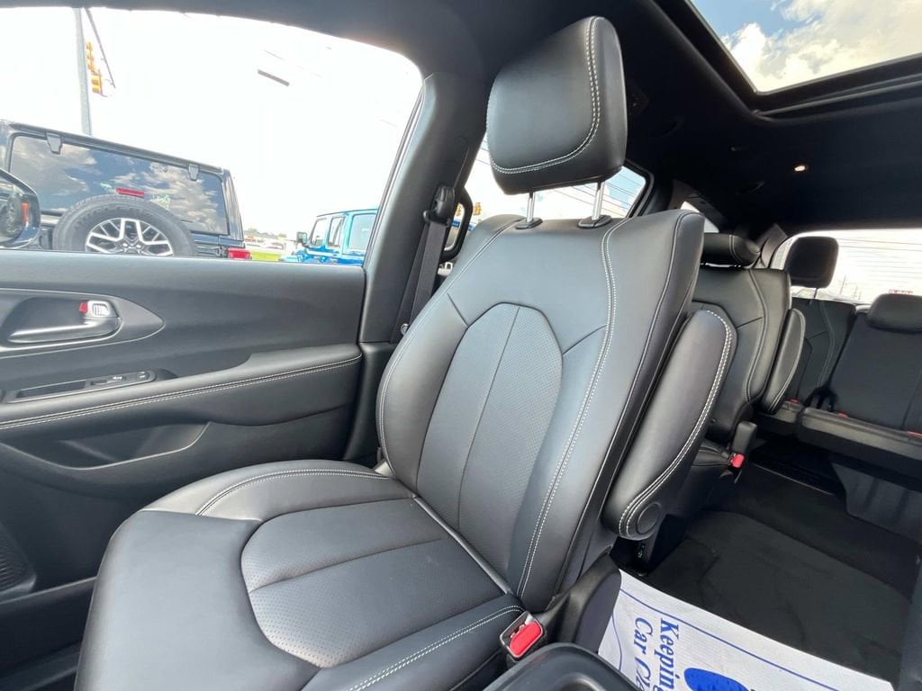 2026 Chrysler Pacifica Select - Photo 28