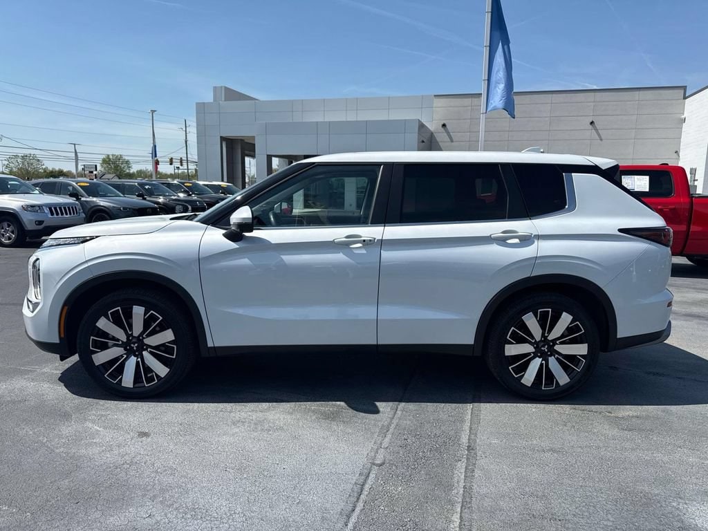 Used 2025 Mitsubishi Outlander SE SUV