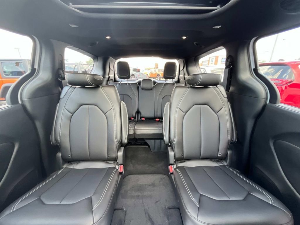2026 Chrysler Pacifica Select - Photo 27