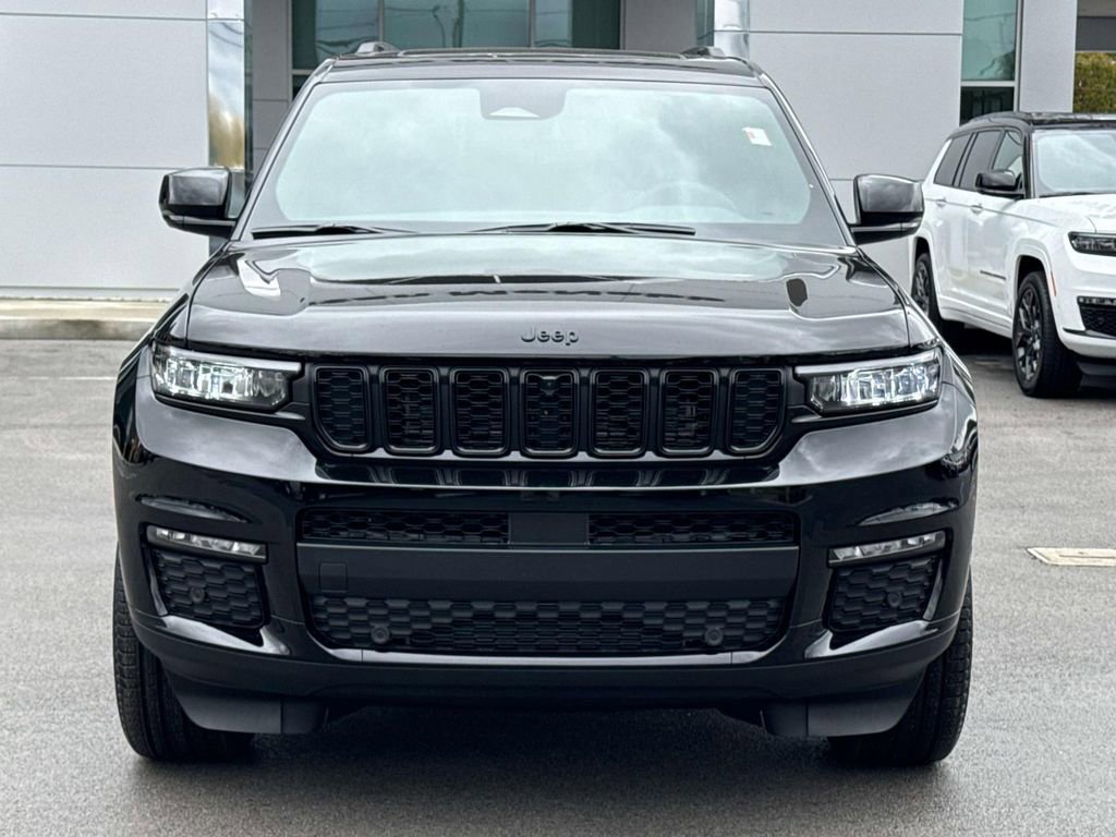 2025 Jeep Grand Cherokee Limited photo 2