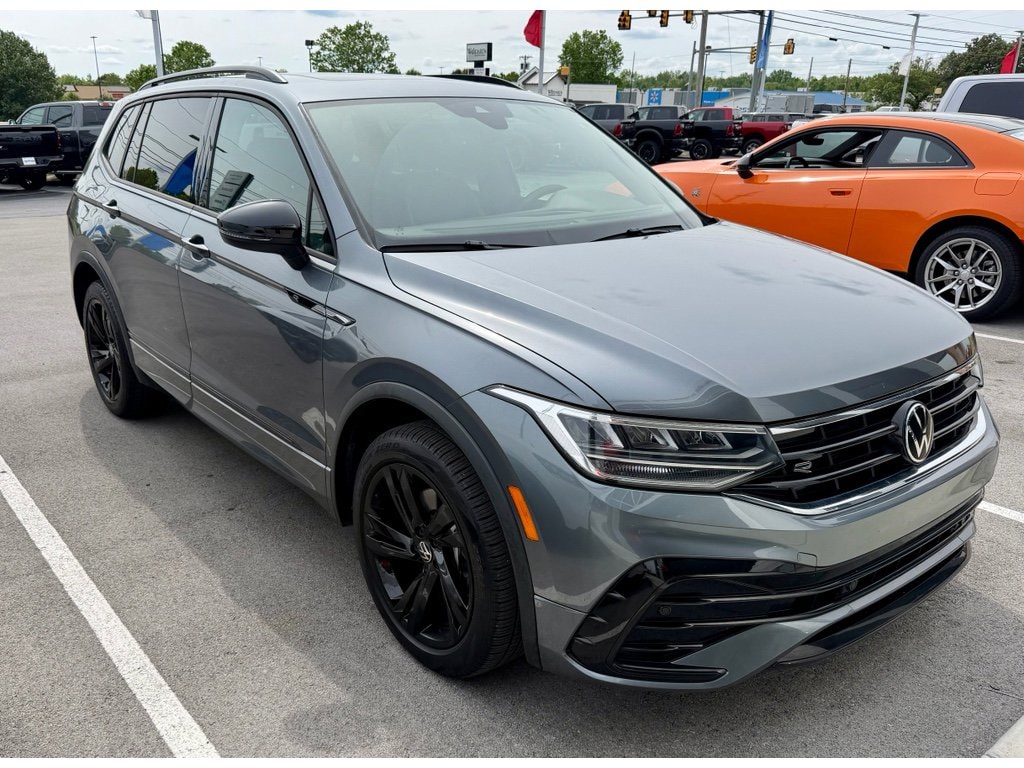 2023 Volkswagen Tiguan SE R-LINE BLACK