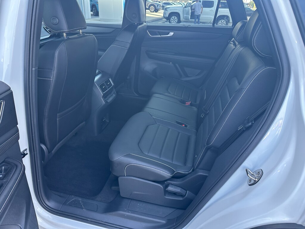 2024 Volkswagen Atlas Cross Sport SEL R-Line photo 3