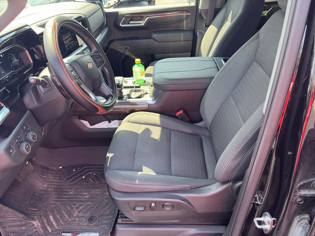 2023 Chevrolet Silverado 1500 LT photo 3