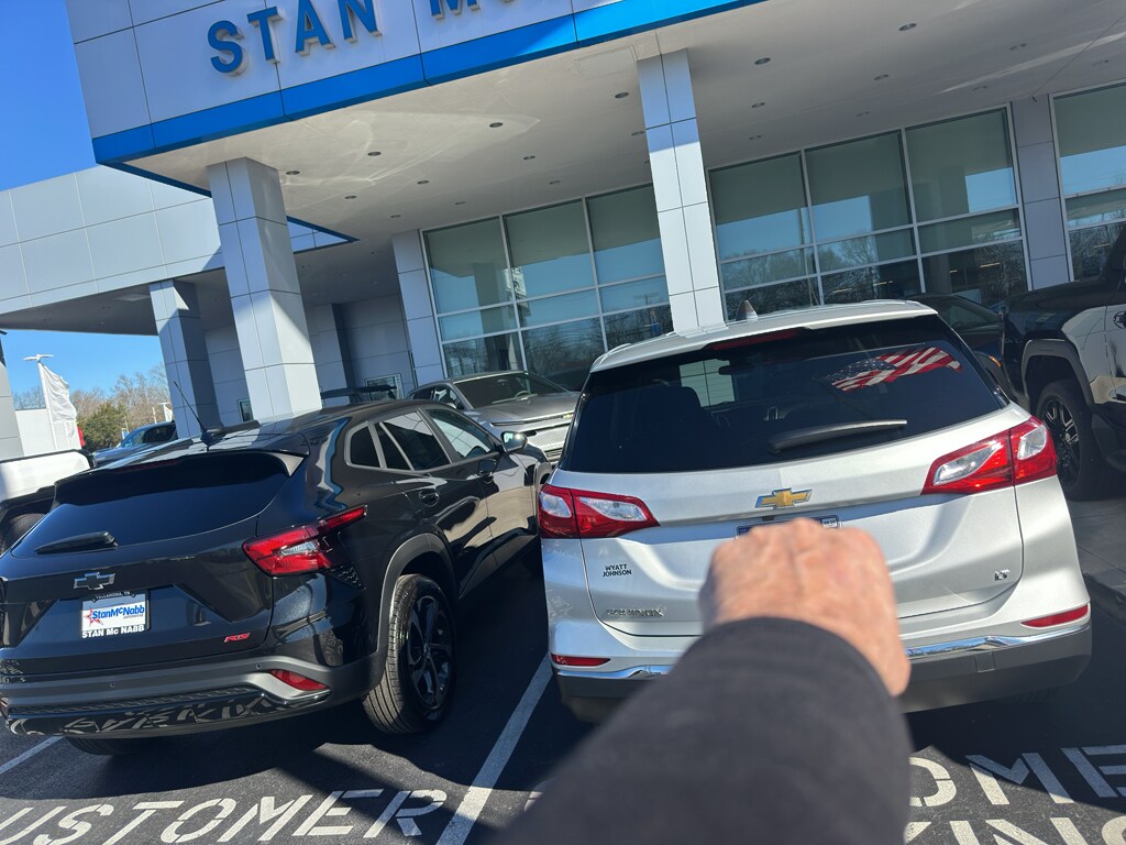 2020 Chevrolet Equinox LT photo 2