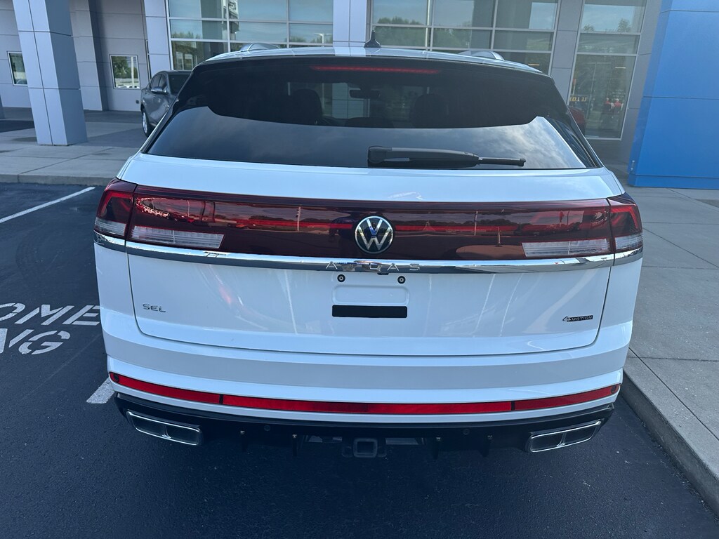 2024 Volkswagen Atlas Cross Sport SEL R-Line photo 2