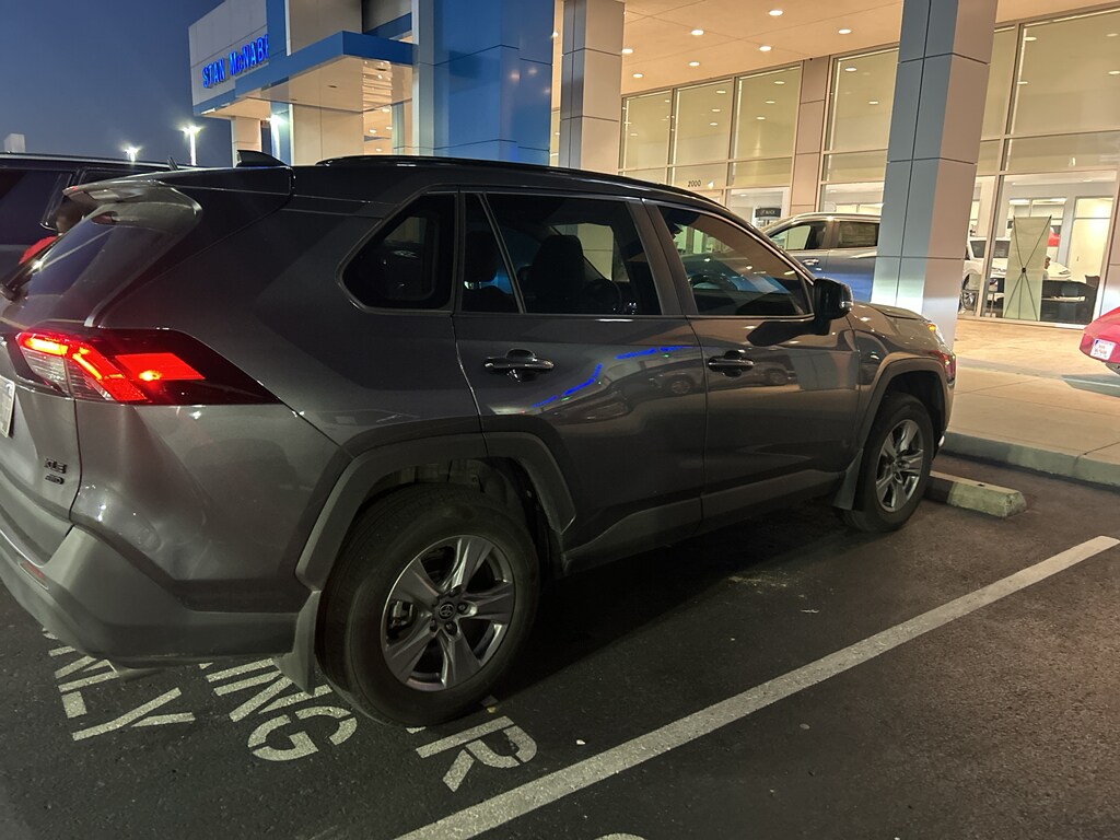 2024 Toyota RAV4 XLE photo 3