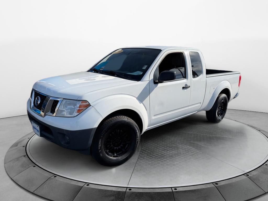 2010 Nissan Frontier XE's photo