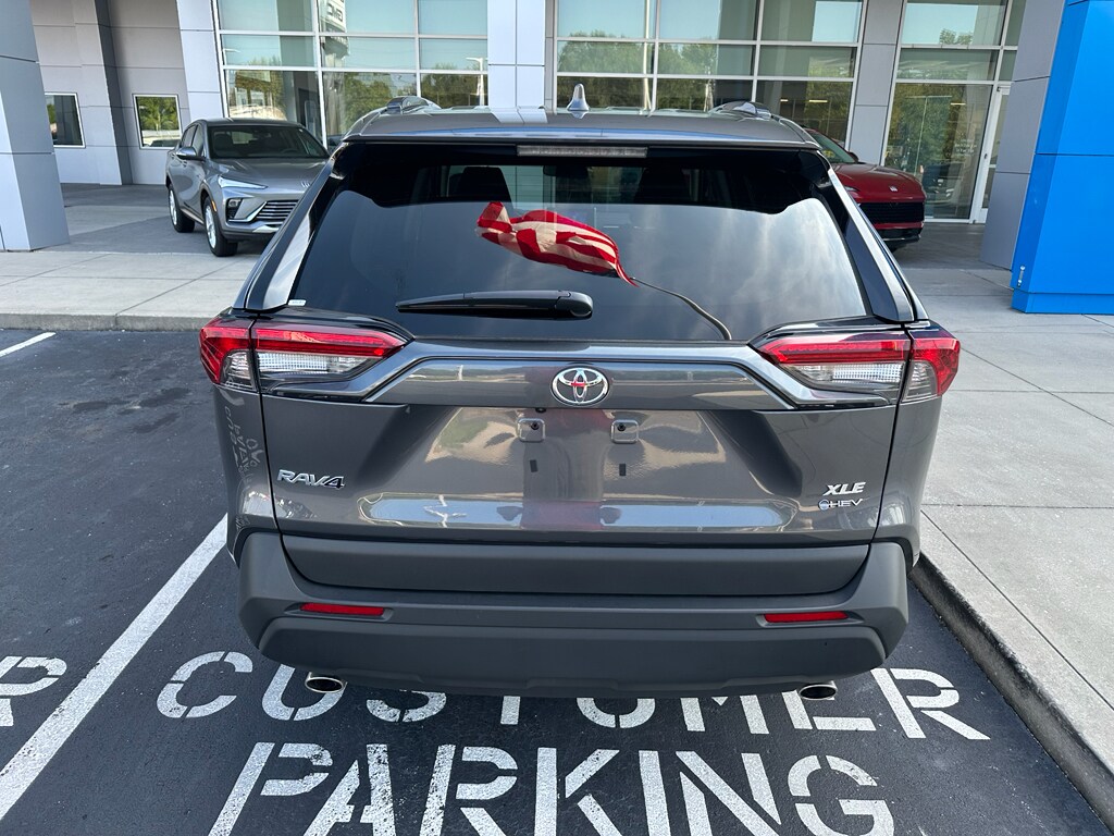 2025 Toyota RAV4 Hybrid XLE photo 2