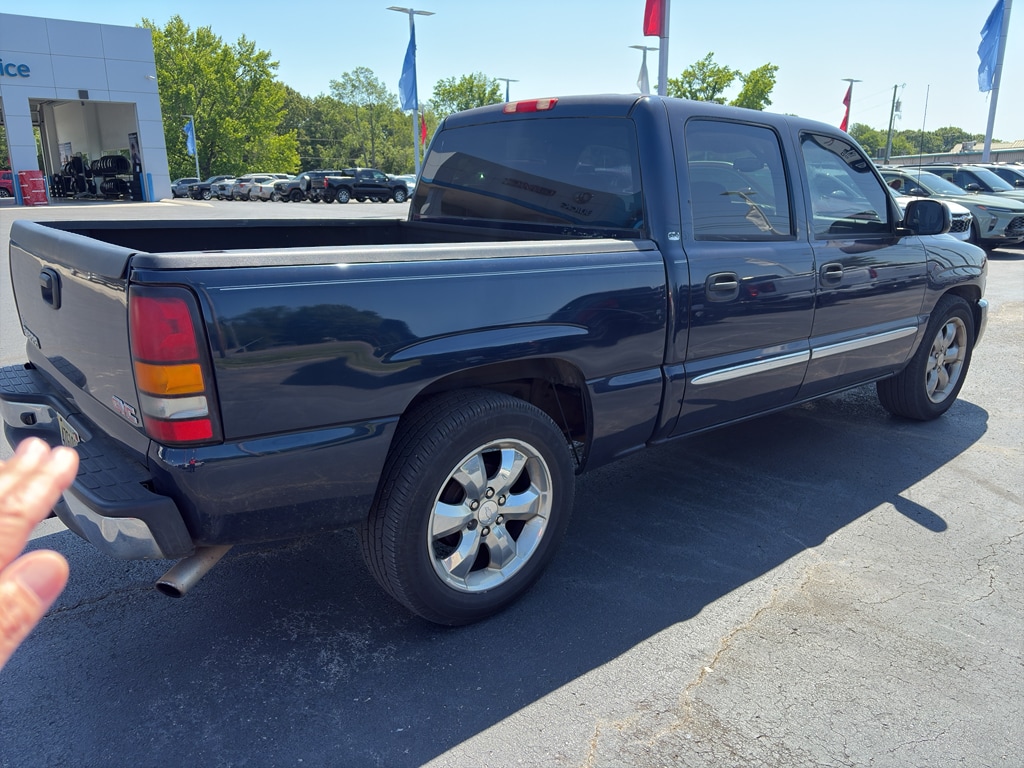 2005 GMC Sierra's photo