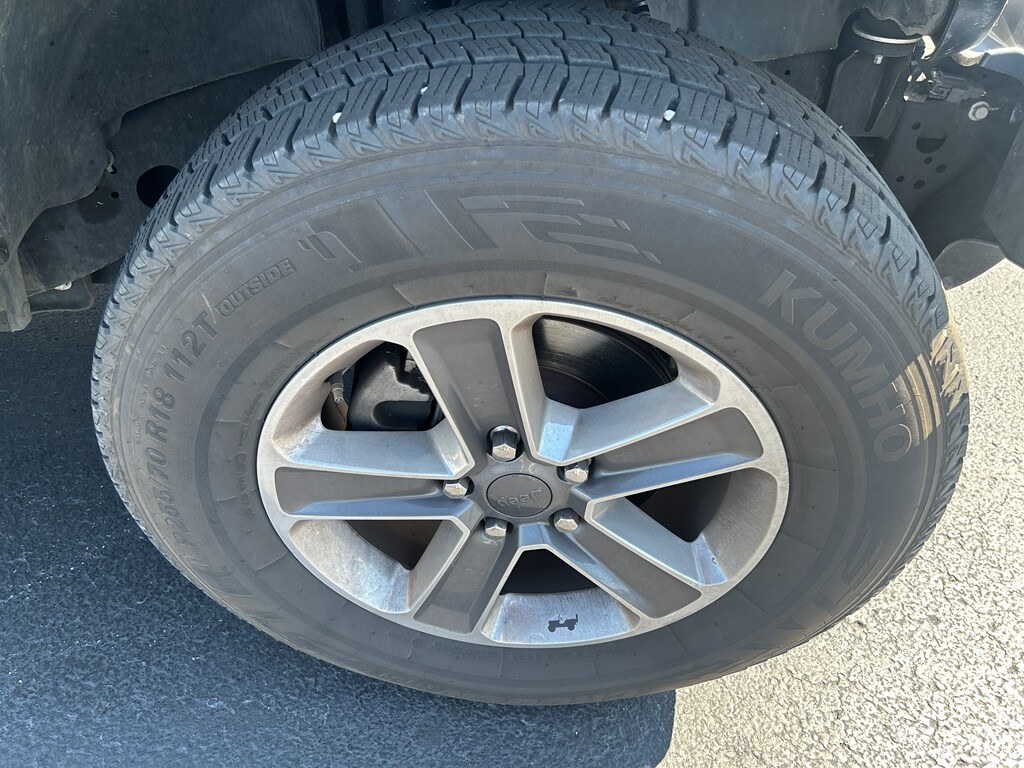 2020 Jeep Wrangler Unlimited Sahara photo 4