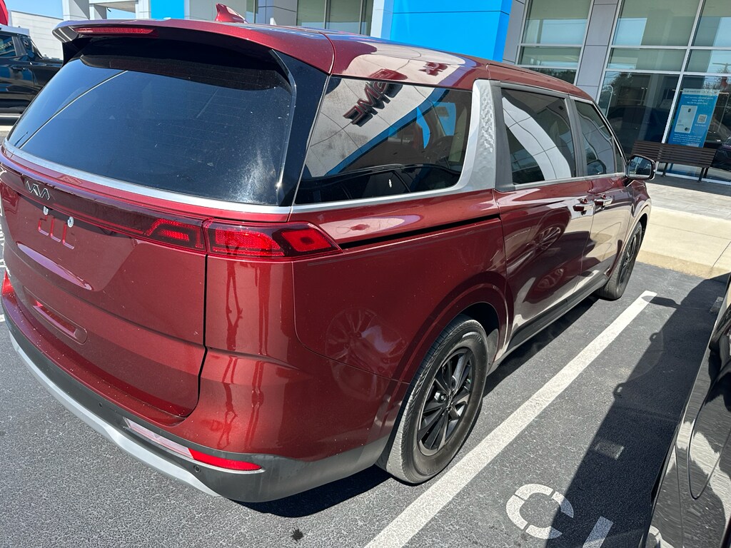 2024 Kia Carnival LX photo 3