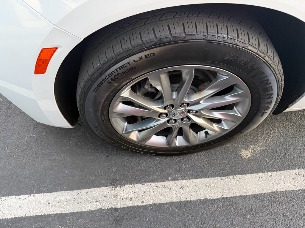 2023 Buick Enclave Avenir photo 2