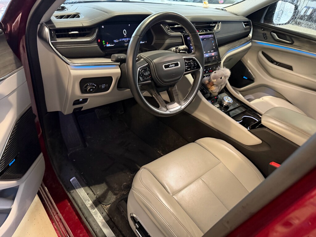 2021 Jeep Grand Cherokee Overland photo 2