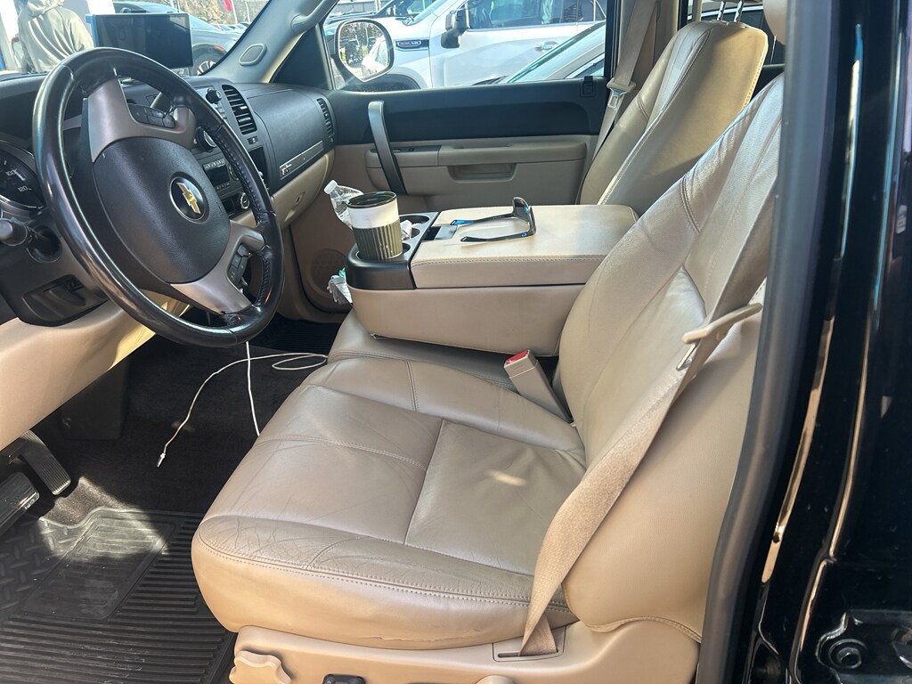 2011 Chevrolet Silverado LT photo 4