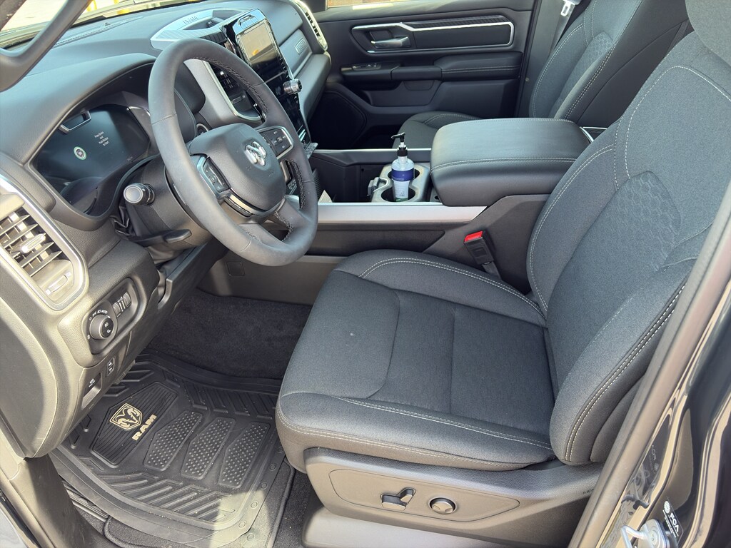 2025 Ram 1500 Big Horn photo 4