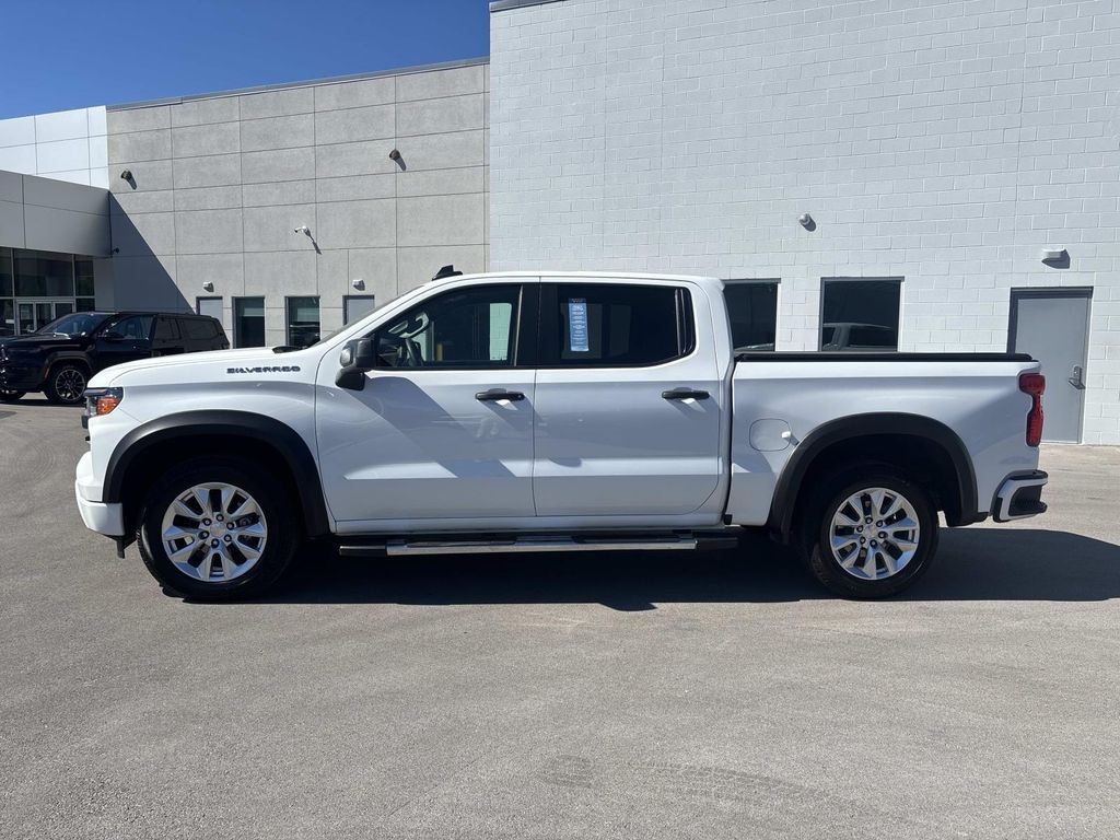2024 Chevrolet Silverado 1500 Custom photo 3