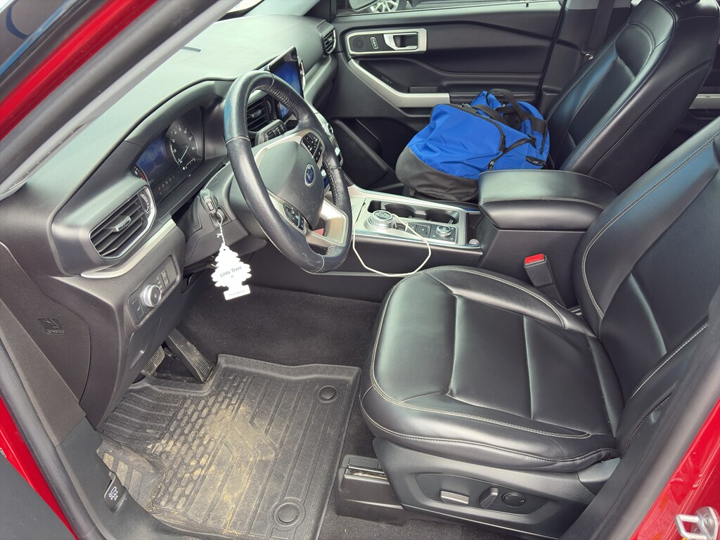2021 Ford Explorer XLT photo 3