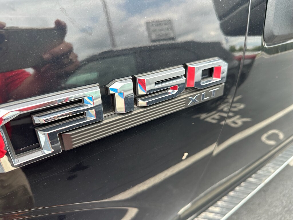 2019 Ford F-150 XLT photo 2