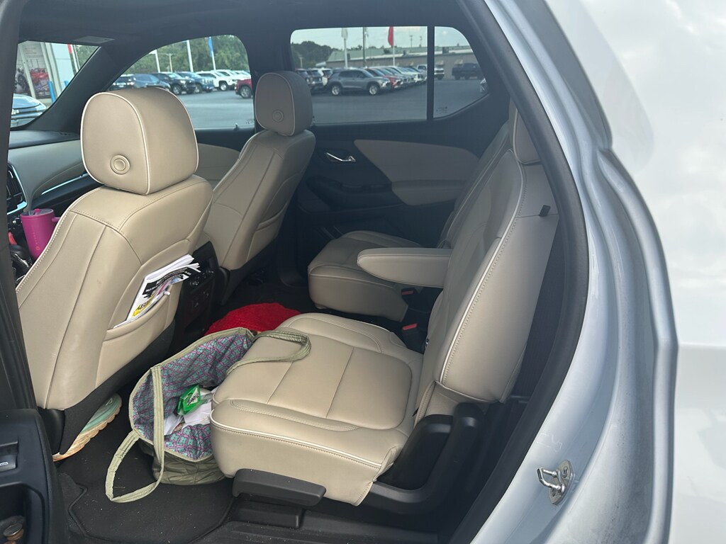 2023 Chevrolet Traverse Premier photo 2