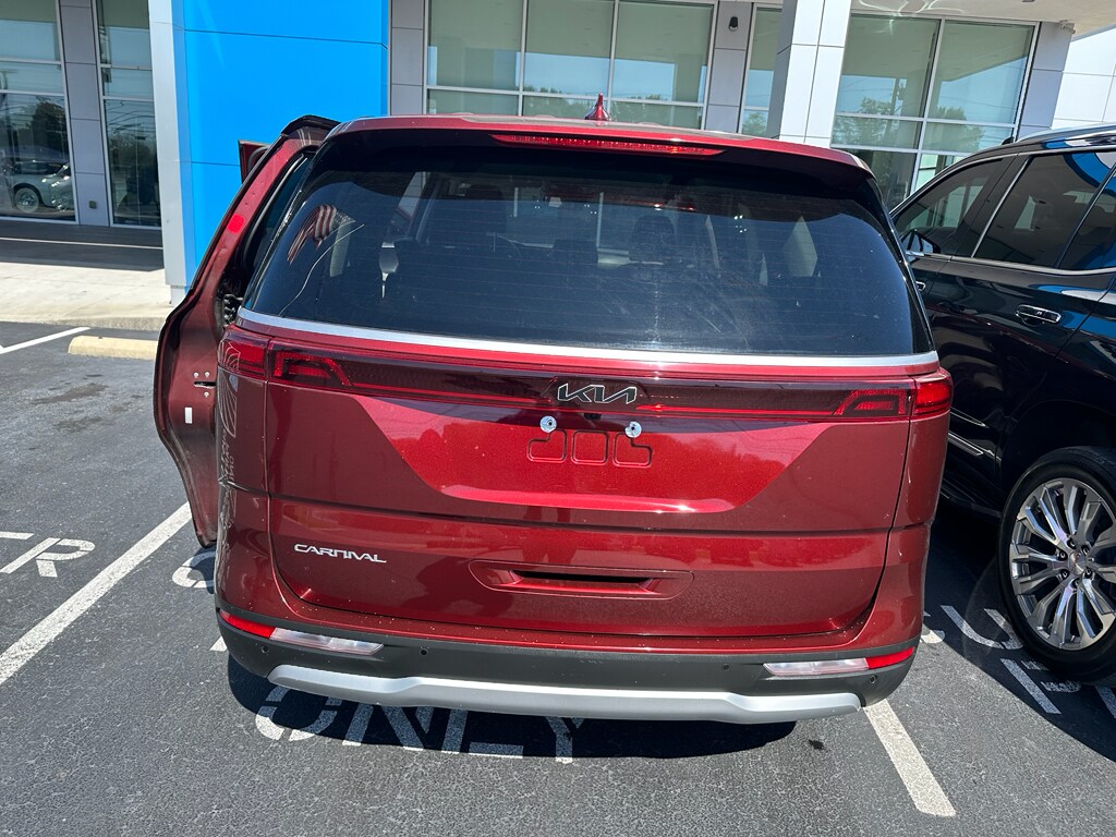 2024 Kia Carnival LX photo 2