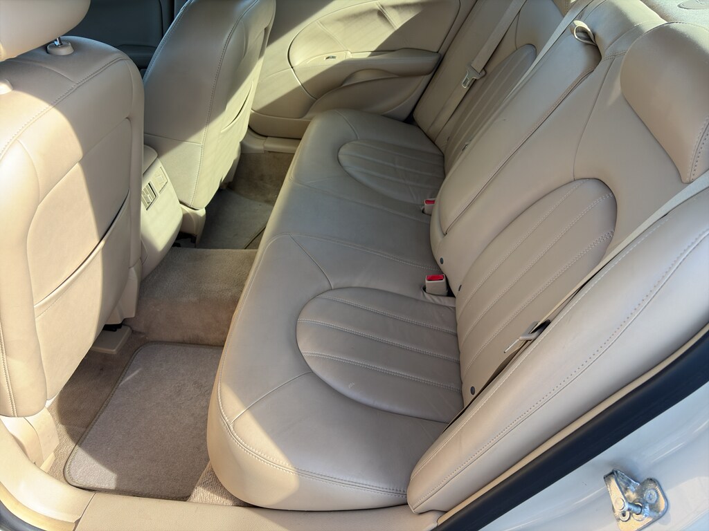 2011 Buick Lucerne CXL photo 3