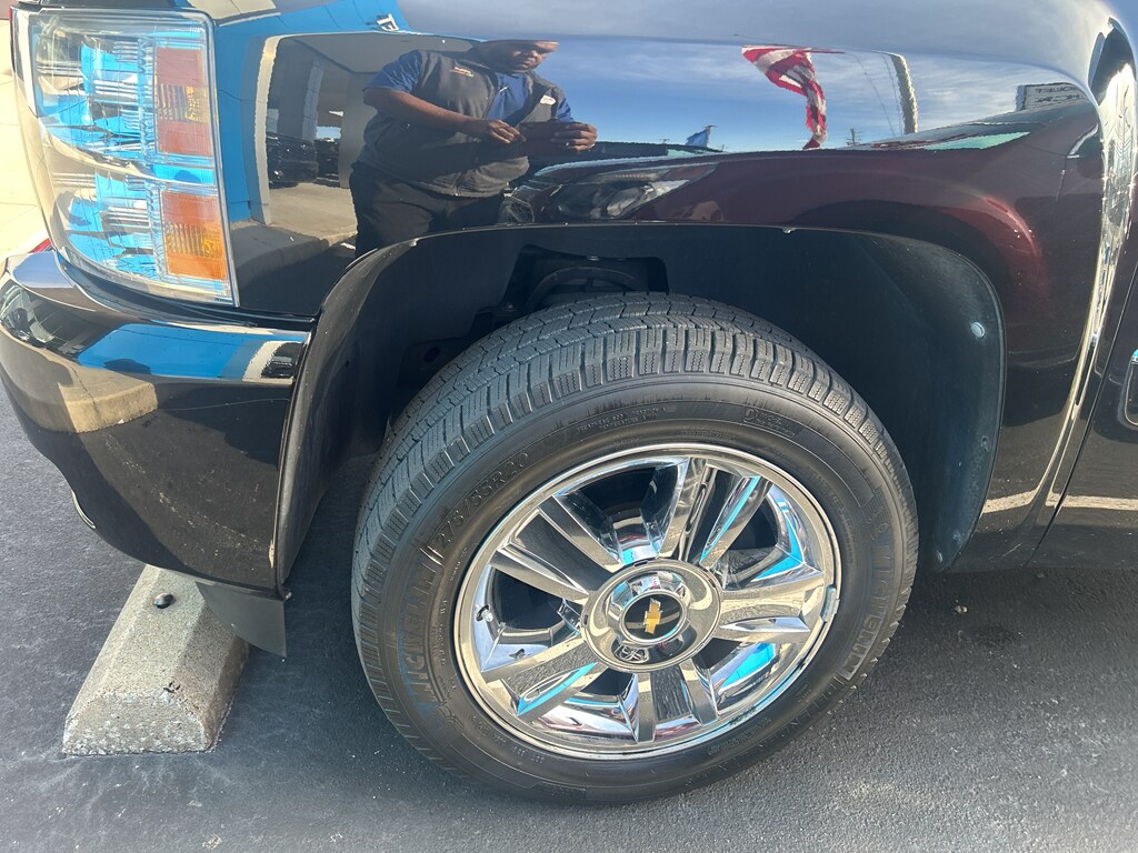 2011 Chevrolet Silverado LT photo 3