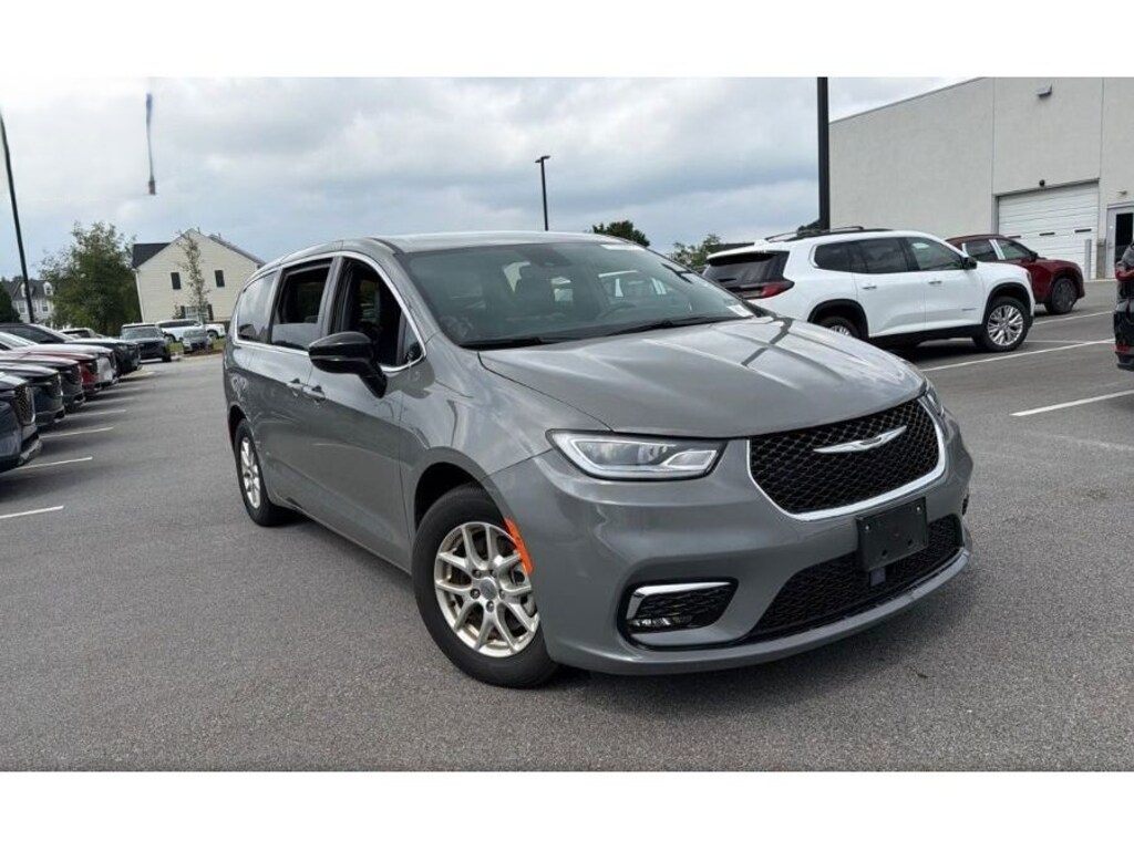 Used 2025 Chrysler Pacifica Select Van Passenger Van