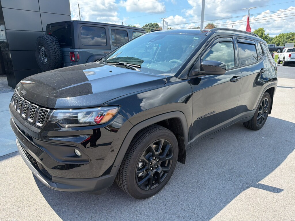 Used 2025 Jeep Compass Latitude SUV