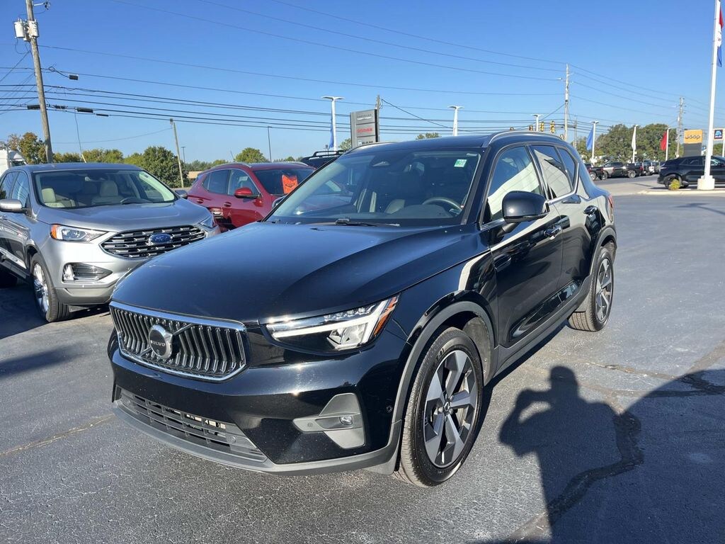 Used 2023 Volvo XC40 B4 FWD Ultimate Bright SUV