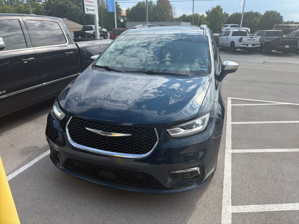 Used 2022 Chrysler Pacifica Limited Van Passenger Van