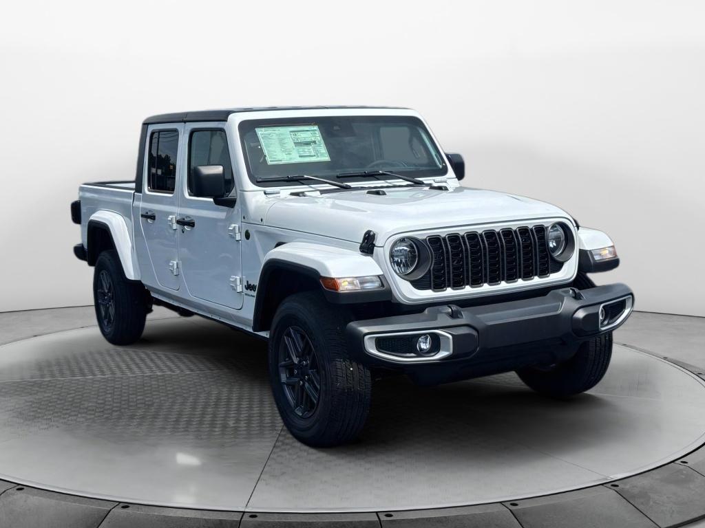 2025 Jeep Gladiator Sport S's photo