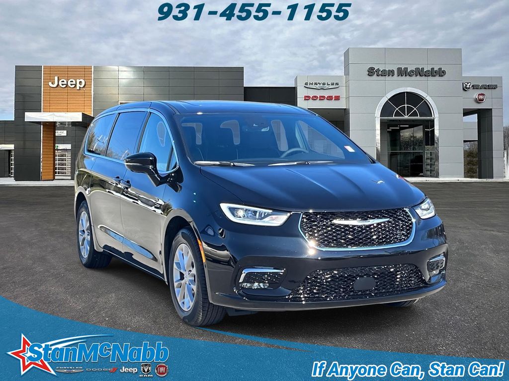 2026 Chrysler Pacifica Limited's photo