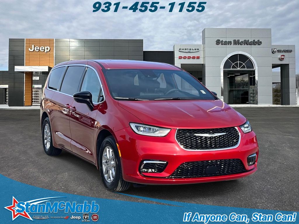 2026 Chrysler Pacifica Select's photo