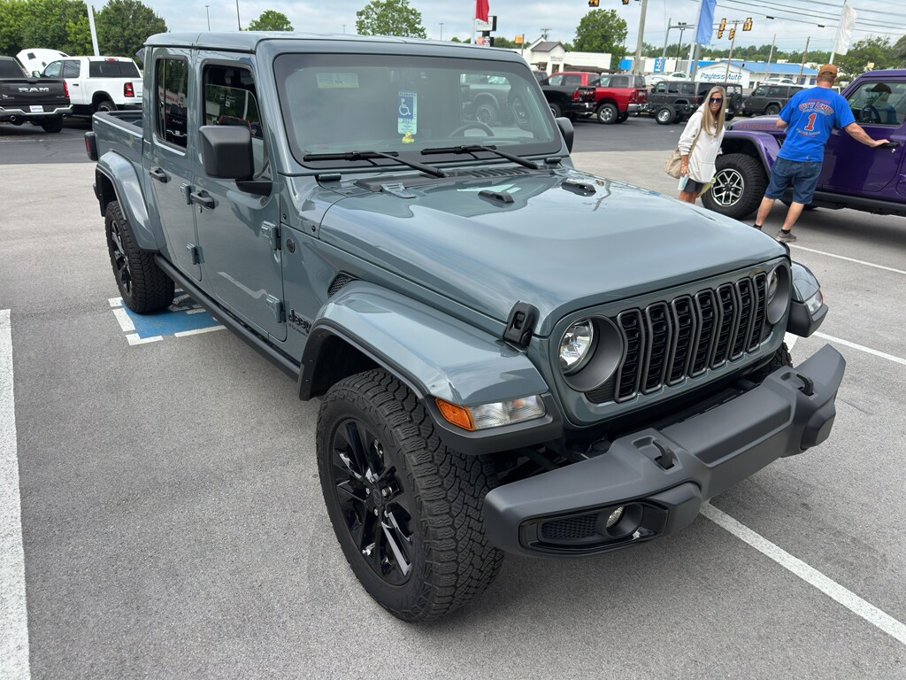 Used 2025 Jeep Gladiator Sport Truck Crew Cab