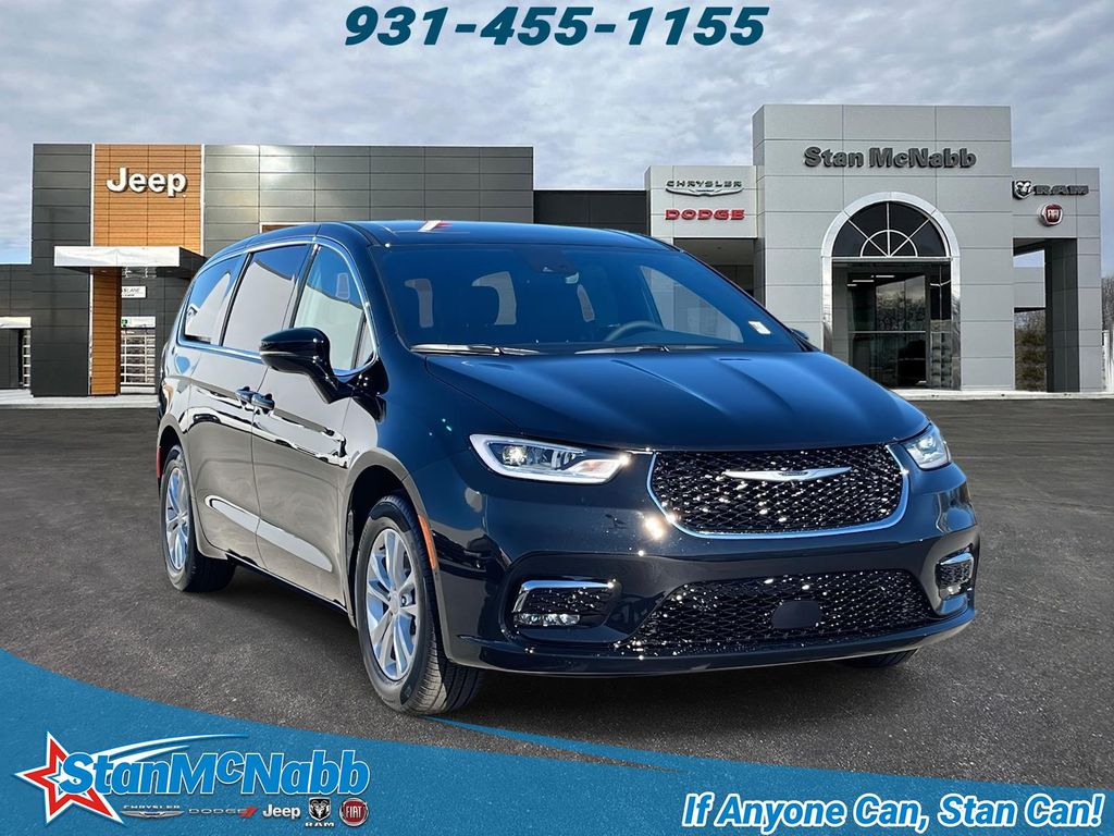 2026 Chrysler Pacifica Select's photo