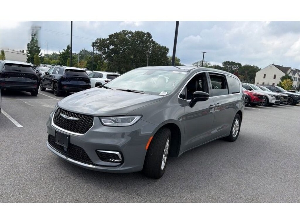Used 2025 Chrysler Pacifica Select Van Passenger Van