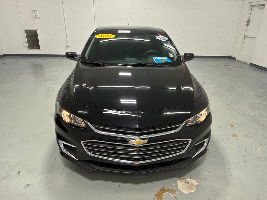 2016 Chevrolet Malibu 1LT photo 2