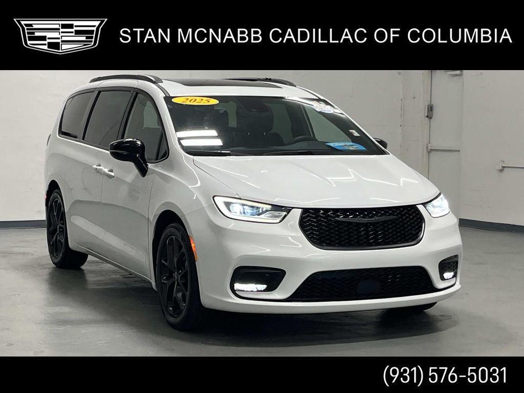 2025 Chrysler Pacifica Passenger Van 