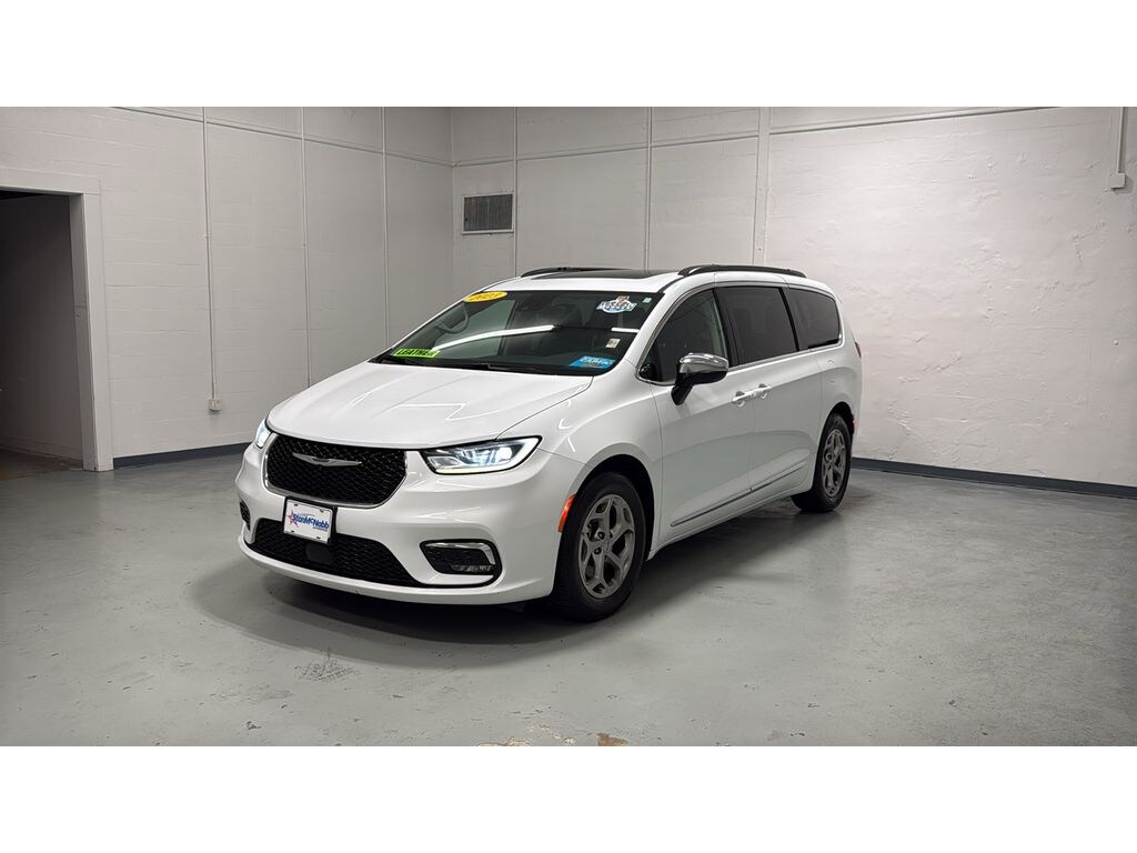 Used 2023 Chrysler Pacifica Limited FWD 1 Owner Passenger Van