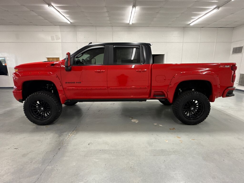 New 2025 Chevrolet Silverado LT Z92 4x4 6.6L V8 by ALC Black Top Crew Cab