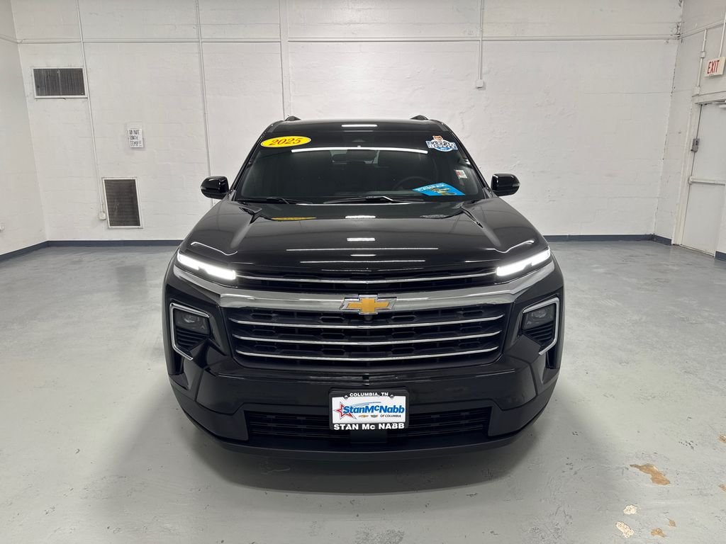 2025 Chevrolet Traverse photo 2