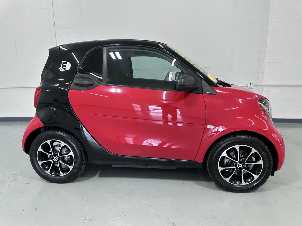 Used 2017 smart fortwo passion with VIN WMEFJ9BA5HK235349 for sale in Tullahoma, TN