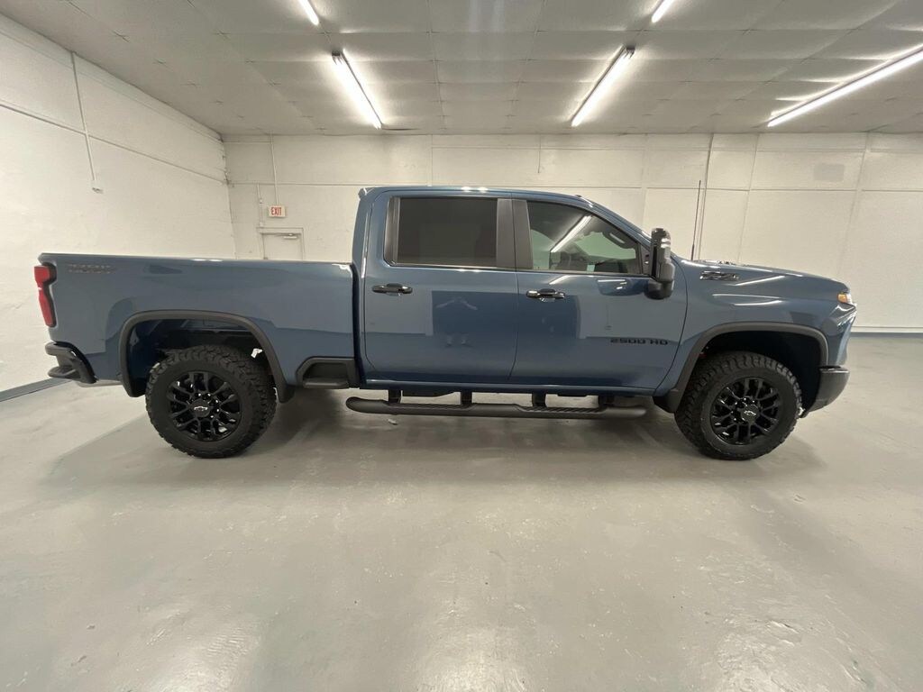 New 2026 Chevrolet Silverado LT Z71 Trail Boss Crew Cab 4x4 6.6L Gas Crew Cab
