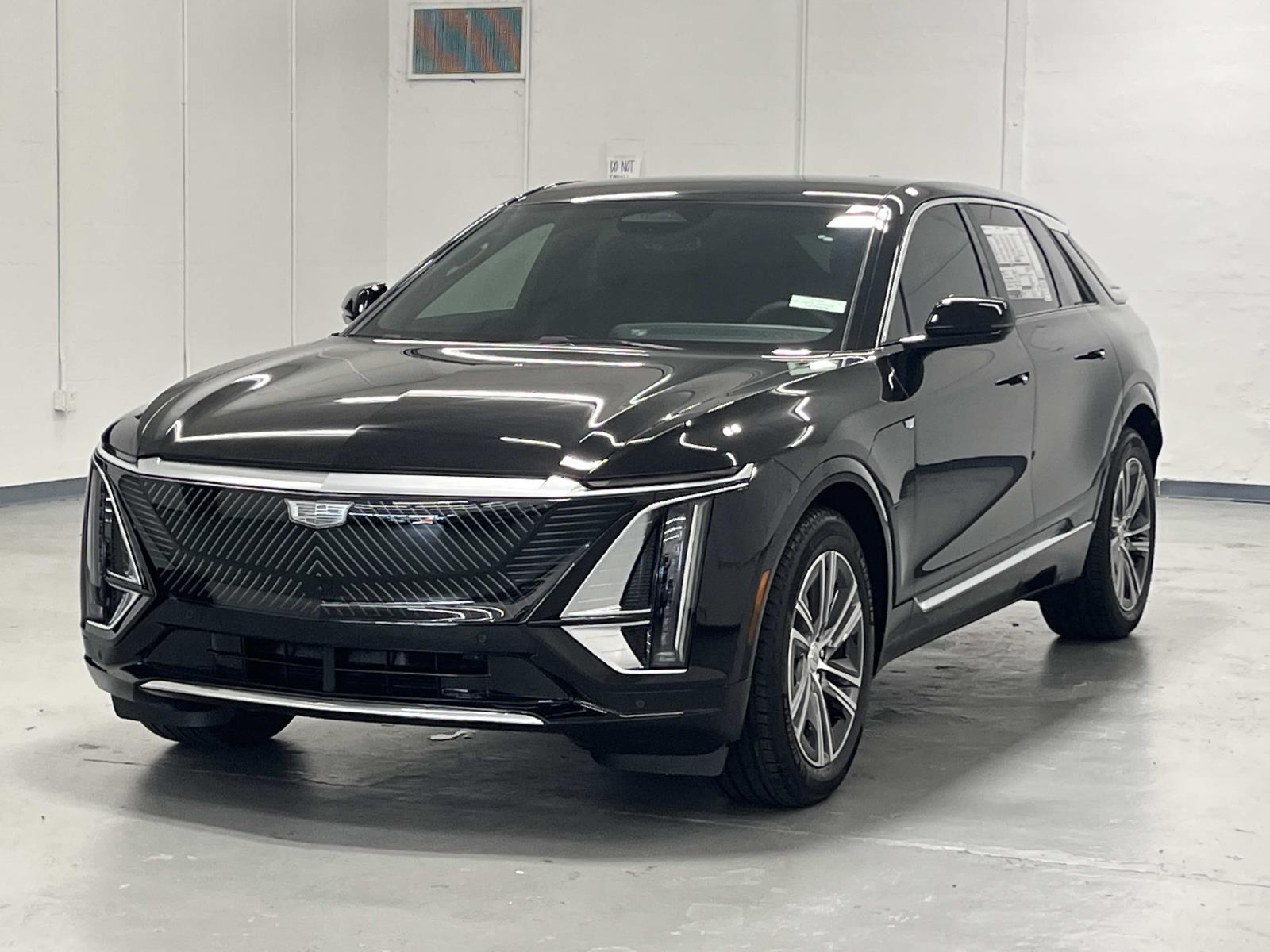 New 2027 Cadillac Lyriq Luxury Level 2 and Fast Charging Adapter Sport Utility